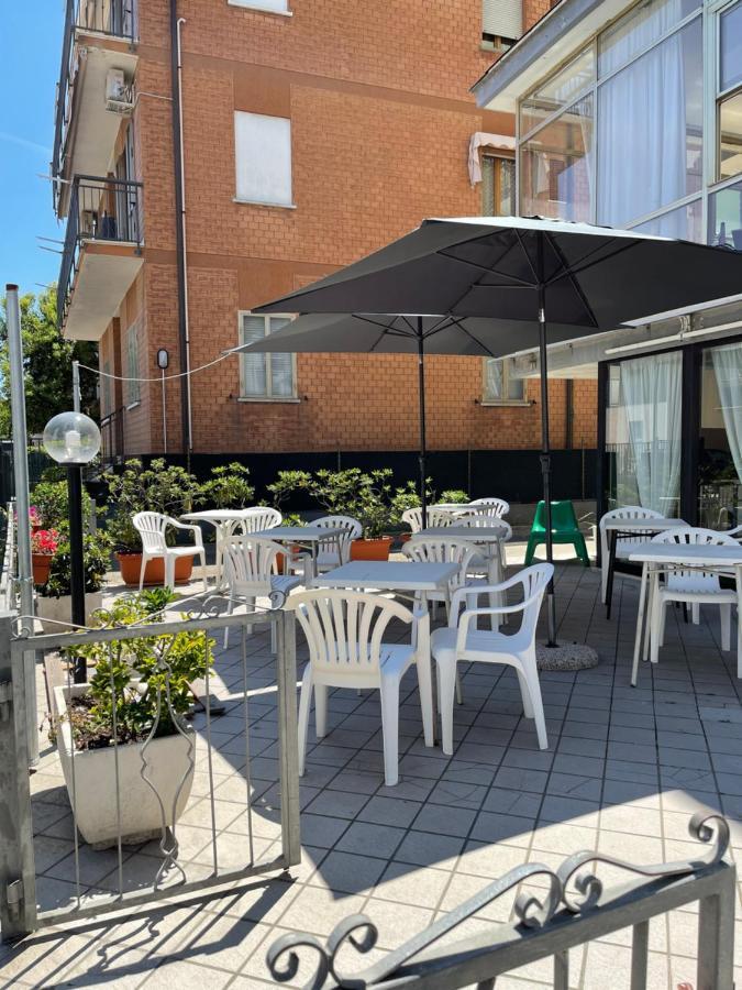 Hotel Orlov Rimini Exterior photo