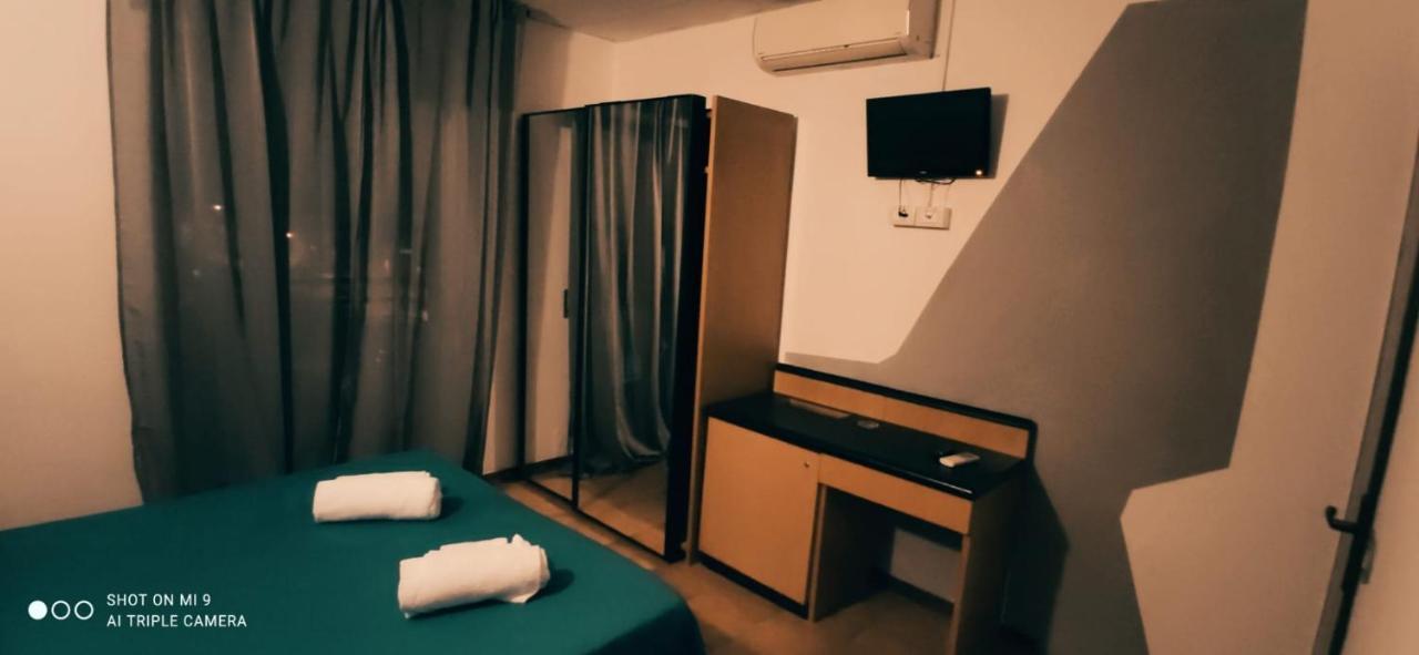 Hotel Orlov Rimini Exterior photo